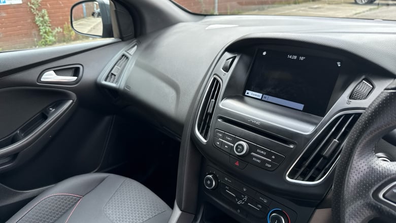 Ford Focus 1.0 EcoBoost 140 ST-Line Navigation 5dr Petrol Hatchback